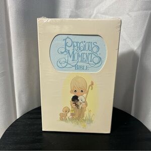 PRECIOUS MOMENTS BIBLE NEW KING JAMES VERSION BLUE MIST KEEPSAKE EDITION 271B